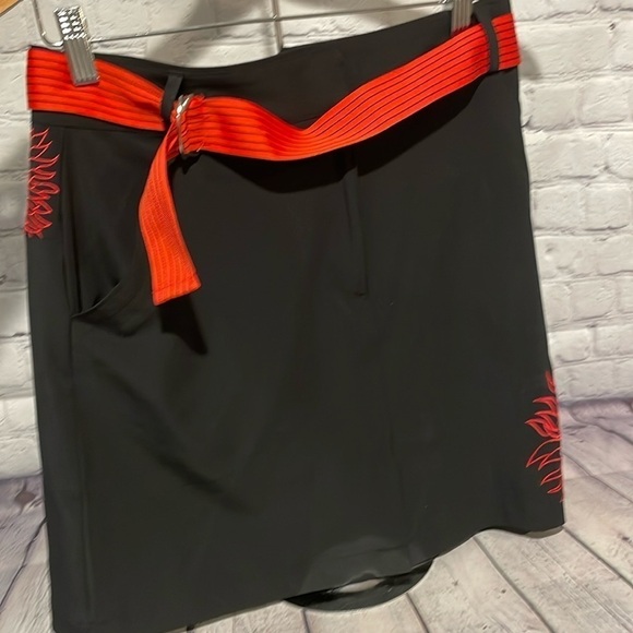 Nike golf women's black and red skorts sz6 like new - Picture 1 of 6